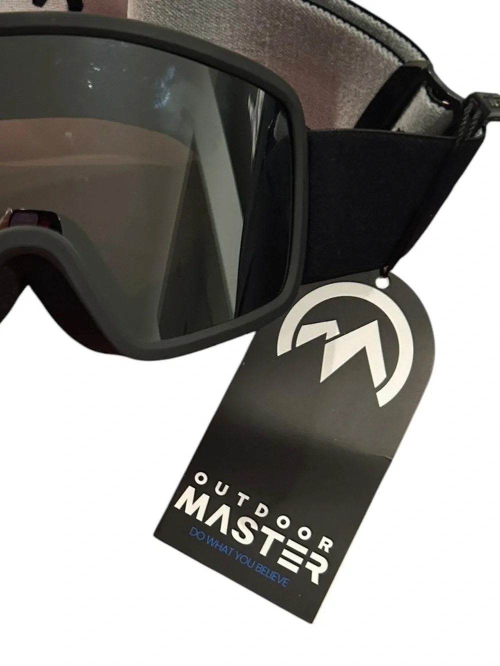 Outdoor Master mask offers lens